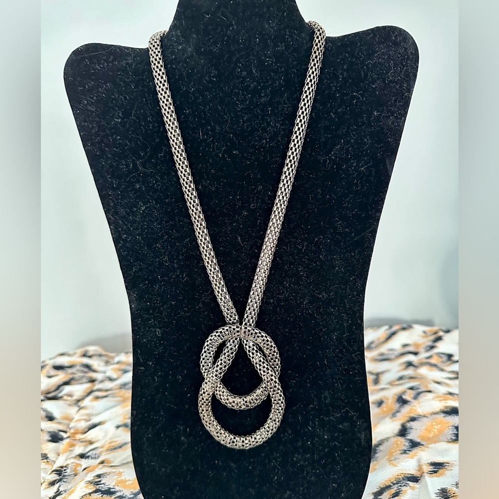 Snake chain link necklace, in the style of John Hardy